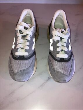 New Balance Gray Gray Retro Classic Runner Sneakers - 997R - Men’s 7
